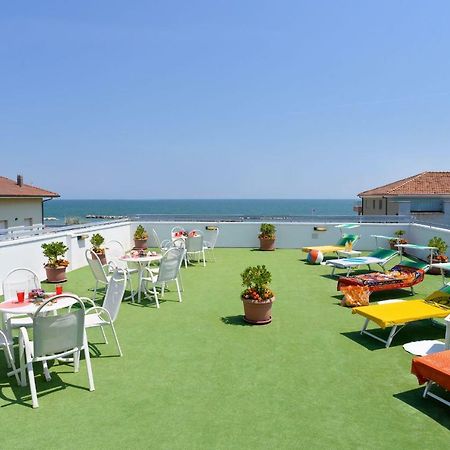 Hotel Ciondolo D'Oro Rimini Esterno foto