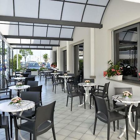 Hotel Ciondolo D'Oro Rimini Esterno foto