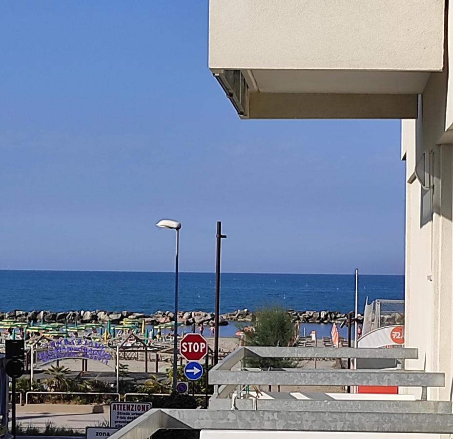 Hotel Ciondolo D'Oro Rimini Esterno foto