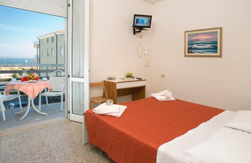 Hotel Ciondolo D'Oro Rimini Camera foto