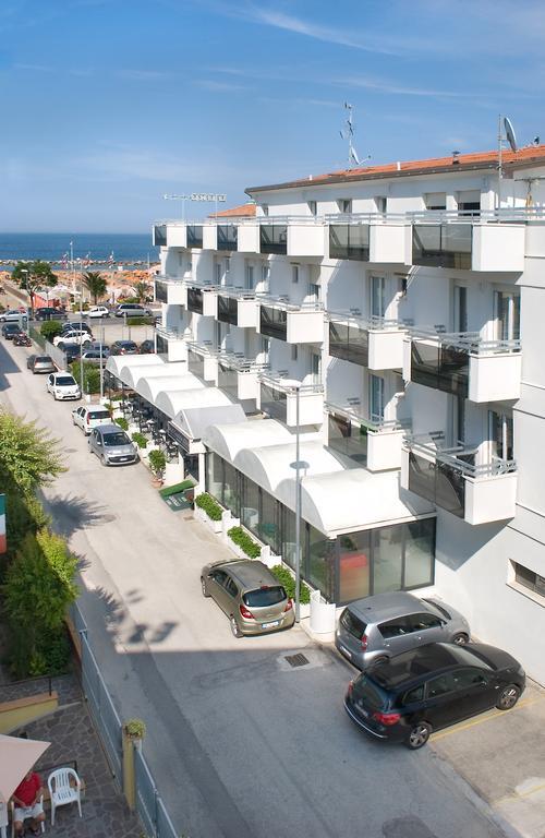 Hotel Ciondolo D'Oro Rimini Esterno foto