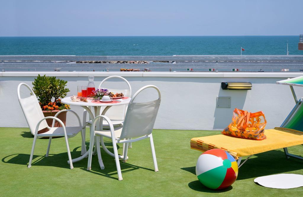 Hotel Ciondolo D'Oro Rimini Esterno foto