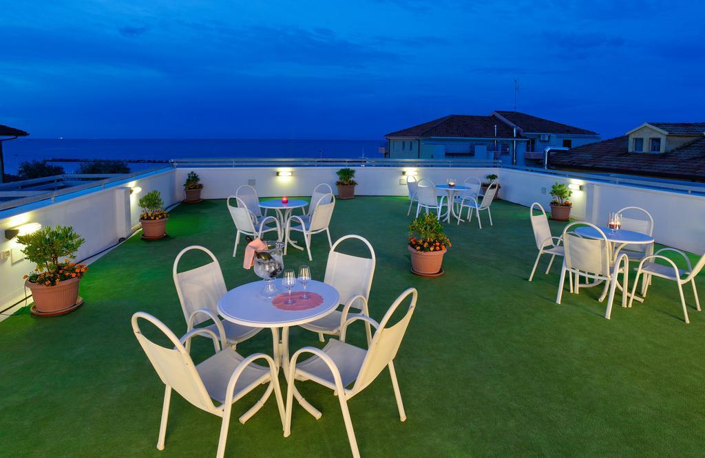 Hotel Ciondolo D'Oro Rimini Esterno foto