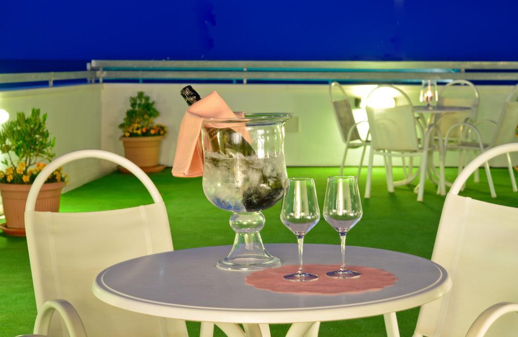 Hotel Ciondolo D'Oro Rimini Esterno foto