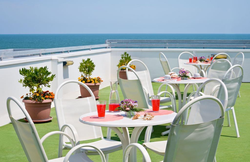 Hotel Ciondolo D'Oro Rimini Esterno foto
