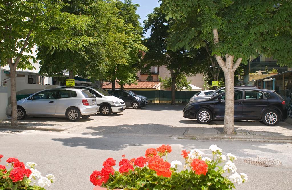 Hotel Ciondolo D'Oro Rimini Esterno foto