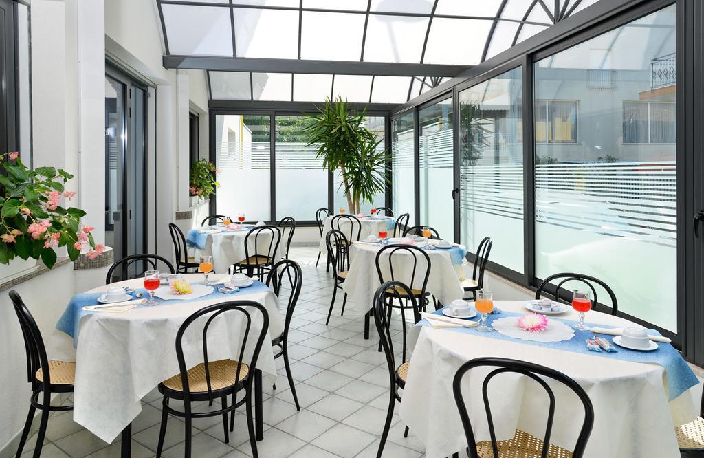 Hotel Ciondolo D'Oro Rimini Esterno foto
