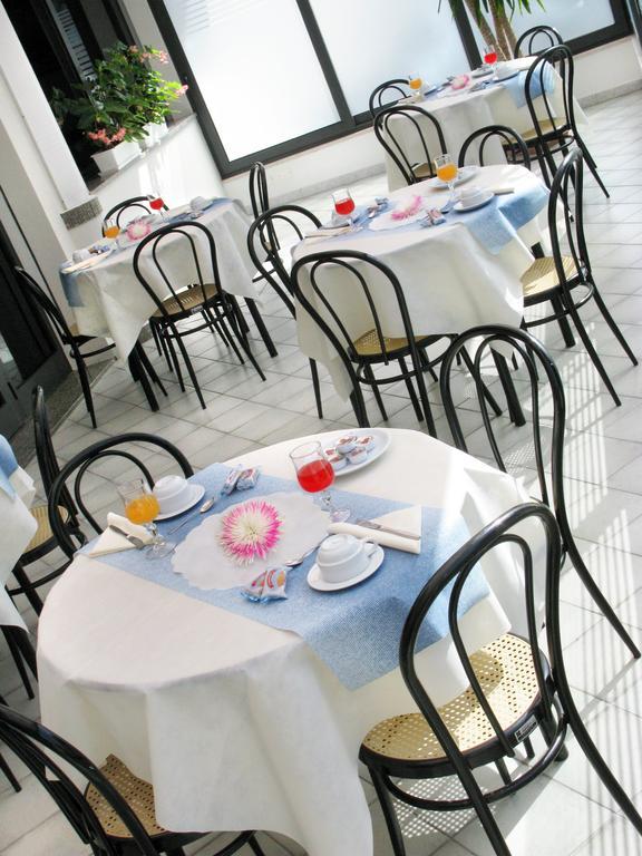 Hotel Ciondolo D'Oro Rimini Esterno foto