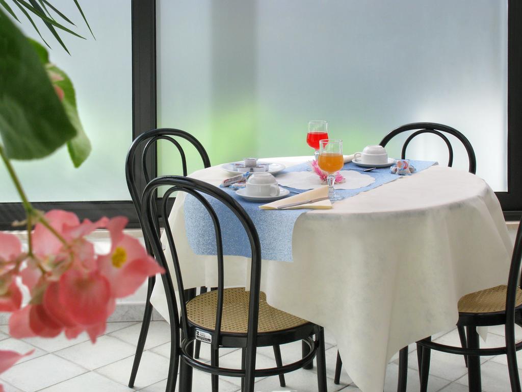 Hotel Ciondolo D'Oro Rimini Esterno foto