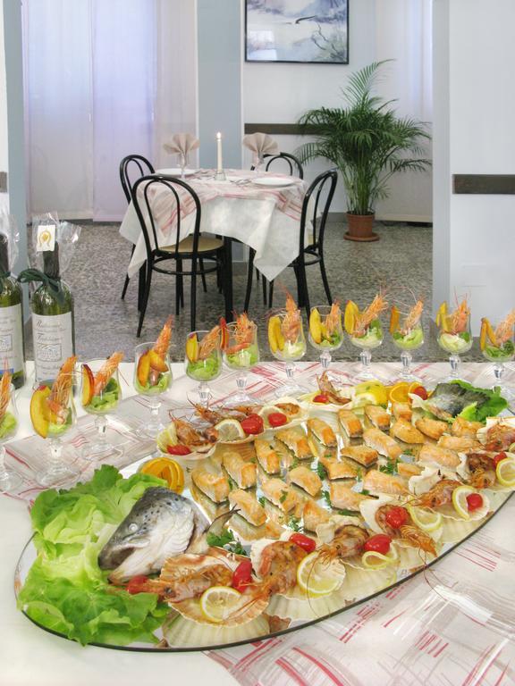 Hotel Ciondolo D'Oro Rimini Esterno foto