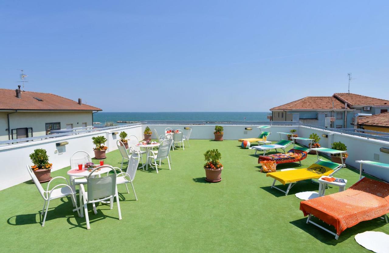 Hotel Ciondolo D'Oro Rimini Esterno foto