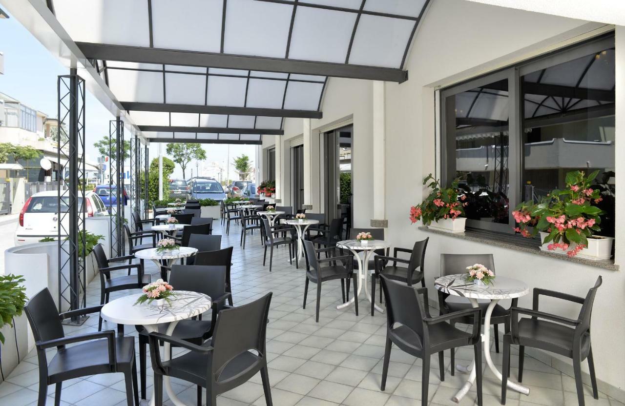 Hotel Ciondolo D'Oro Rimini Esterno foto
